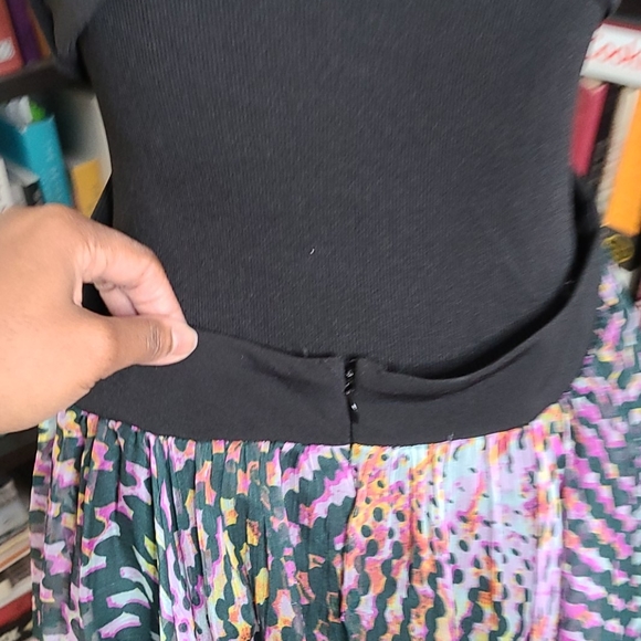 Cut Out Flirty Dress - Picture 6 of 7